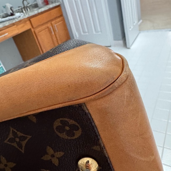 Authentic Louis Vuitton Beverly hand bag in monogram - Picture 12 of 14